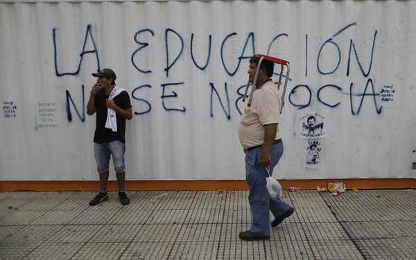 Macri's Disappointing First Year in Argentina