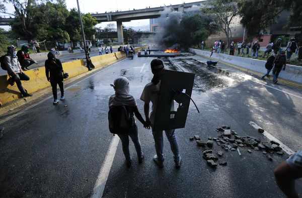 Maduro's Decision to Arm Militias Could Backfire