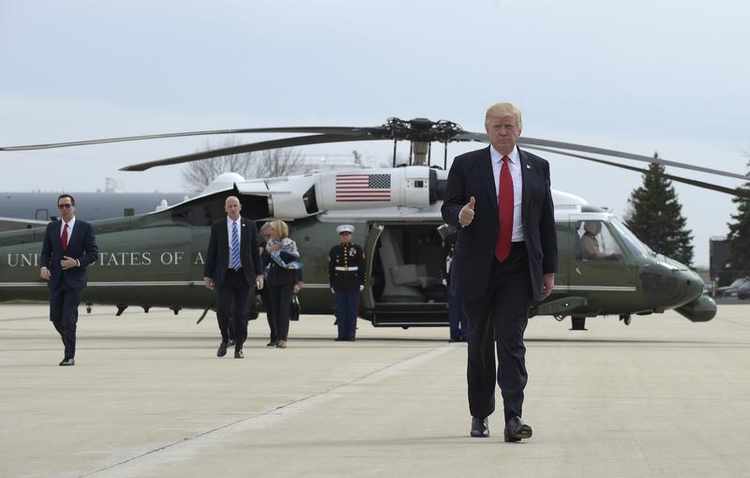 Trump Keeps World Guessing on Iran Deal’s Future