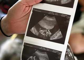 China: Couples Flock to U.S. for Pregnancy Surrogates