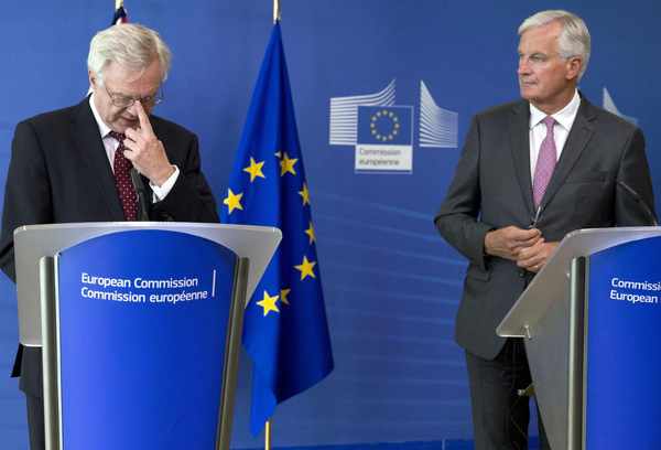 UK’s Cake-And-Eat-It Brexit Routine Wears Thin With Barnier