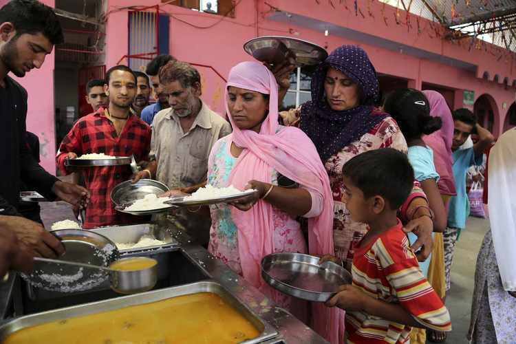 Tensions Soar Between India, Pakistan in Kashmir