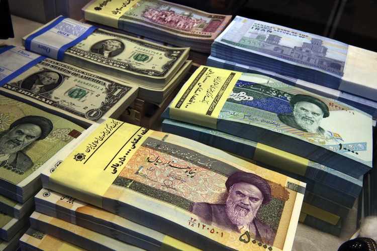 Intense Capital Flight Threatens Iran's Economy