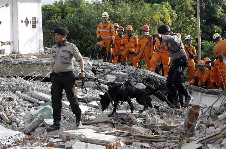 Earthquake Leaves Thousands Homeless in Indonesia