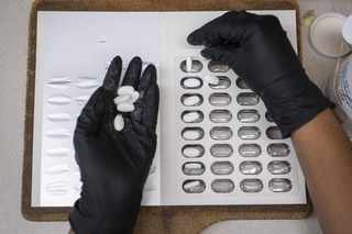 Canadian Shelves 'Would Run Dry' if US Imports Drugs