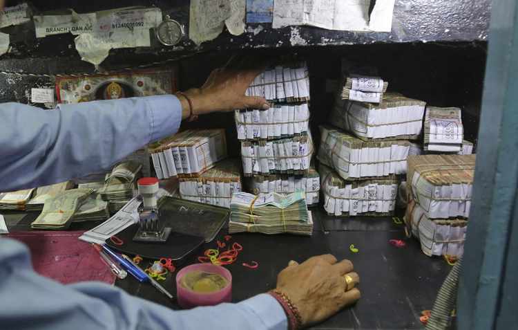 The Rupee Is Falling and India Should Let It