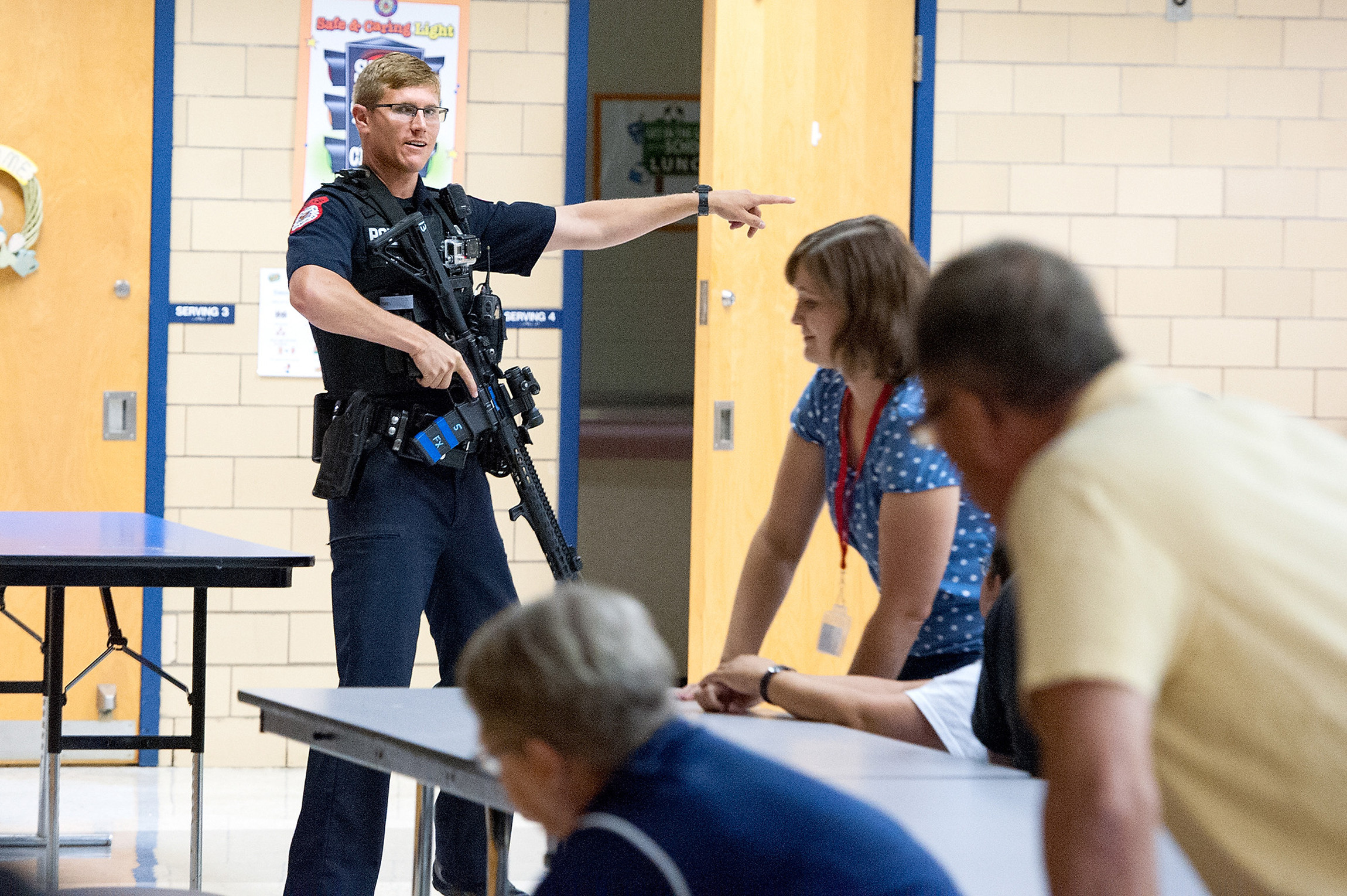 School shooting. School shooting в Америке. Охрана в американской школе. Безопасность в американских школах.