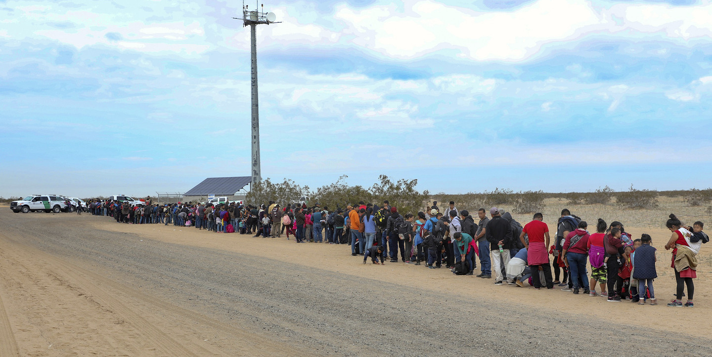 More Migrants Crossing US Southern Border in Large Groups: KGUN-TV ...
