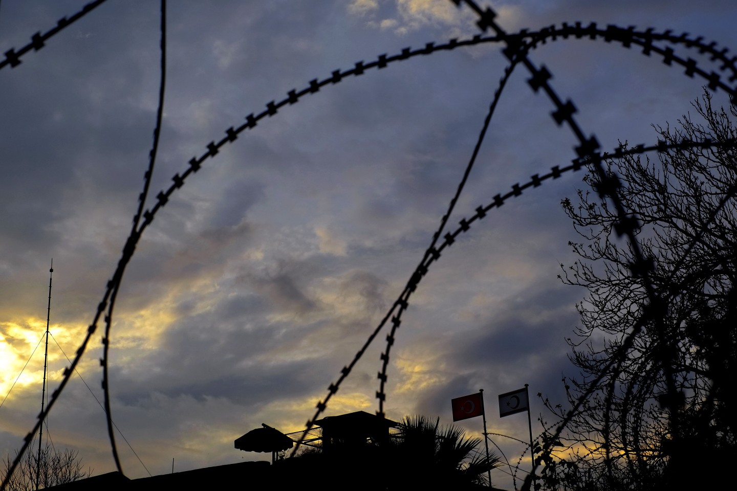 Devil's Rope: How Barbed Wire Wrangled the West | RealClearHistory