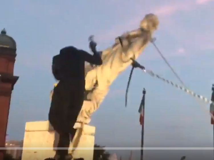 Rioters Tear Down Christopher Columbus Statue In Baltimore's Little Italy Video