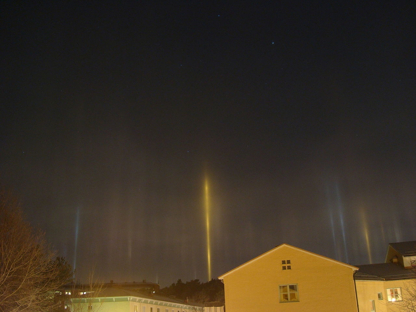 What Causes Sun and Light Pillars? RealClearScience