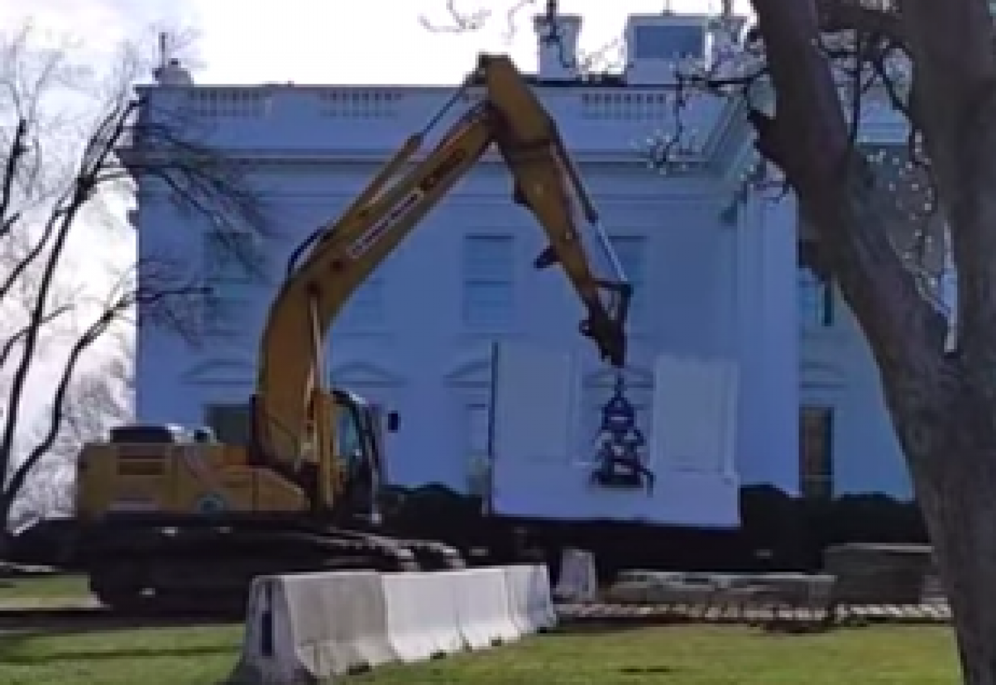 New Concrete Blast and Security Wall Around White House 'Nancy Drew in