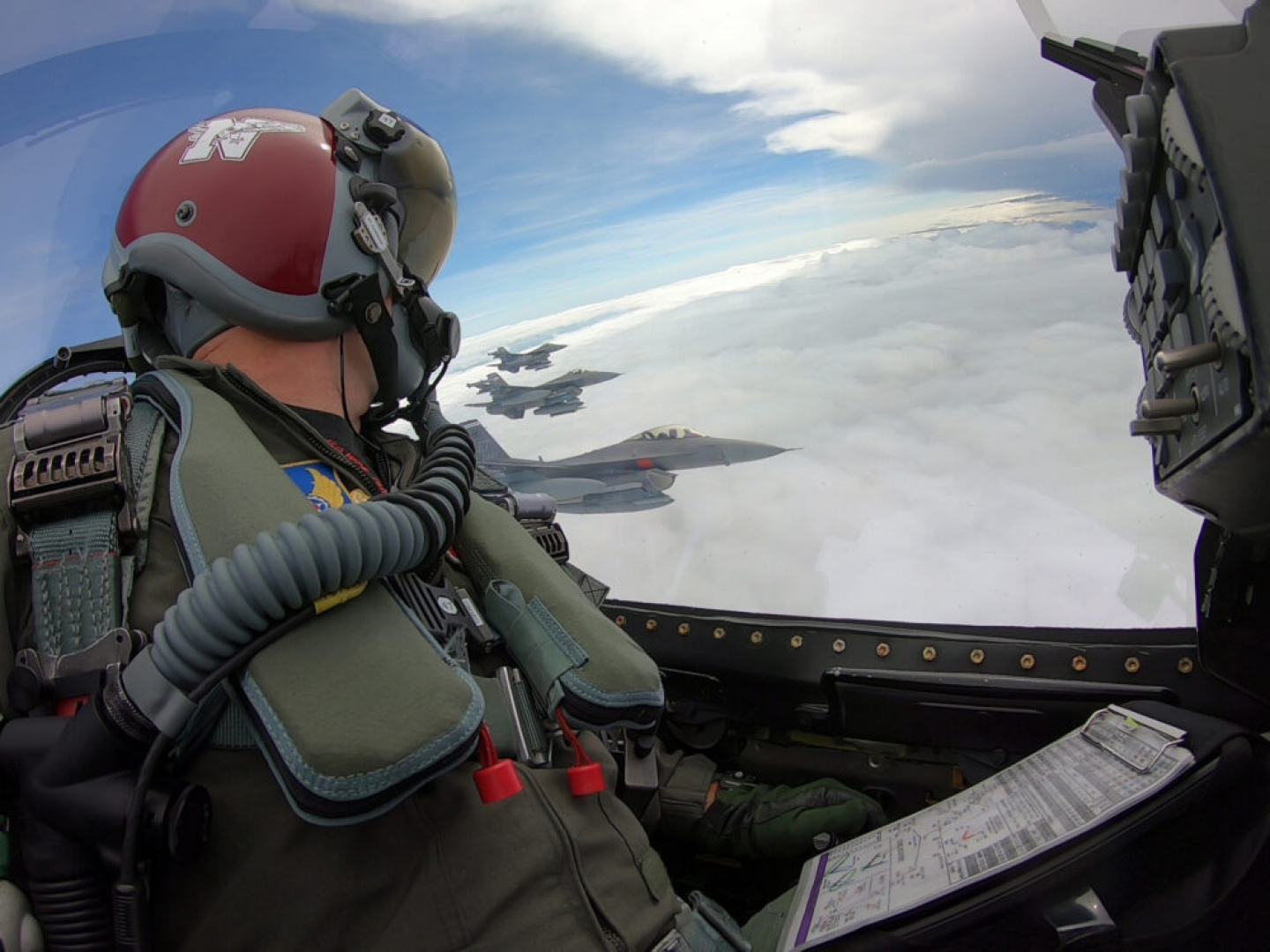 Project VENOM: The Air Force Is Adding AI Pilots to 6 F-16s ...
