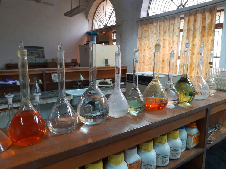Quantum Mechanics Cannot Explain Chemistry