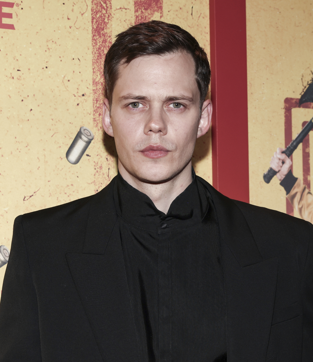 bill skarsgård net worth 2023