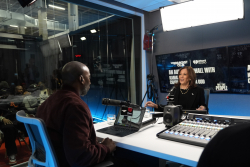 Harris &lsquo;Filibusters,' Trump &lsquo;Weaves' in Dueling Interviews