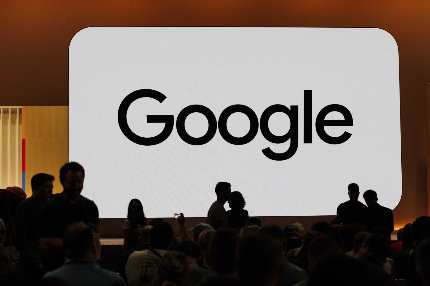 Google, Tech Giants Offer Free AI Training