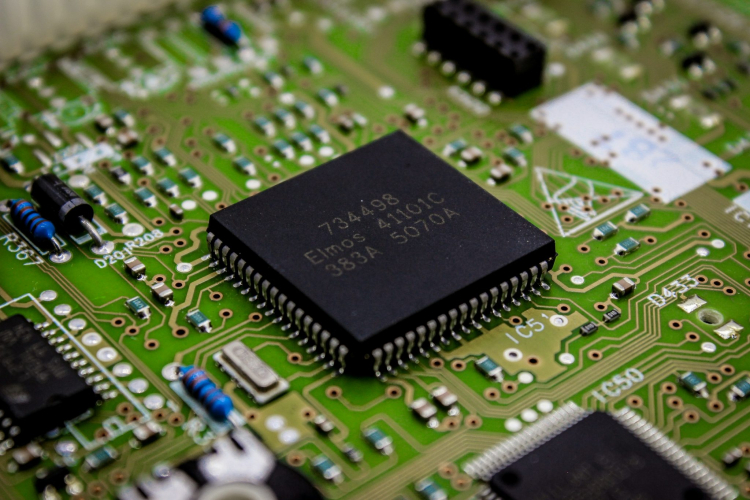 Making DNA on a Semiconductor Chip