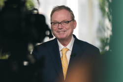 Hassett Emerges as Early Frontrunner To Replace Powell