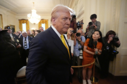 Trump bize son derece uygun ticari anlaşmaları işaretleyin Trump bize son derece uygun ticari anlaşmaları işaretleyin