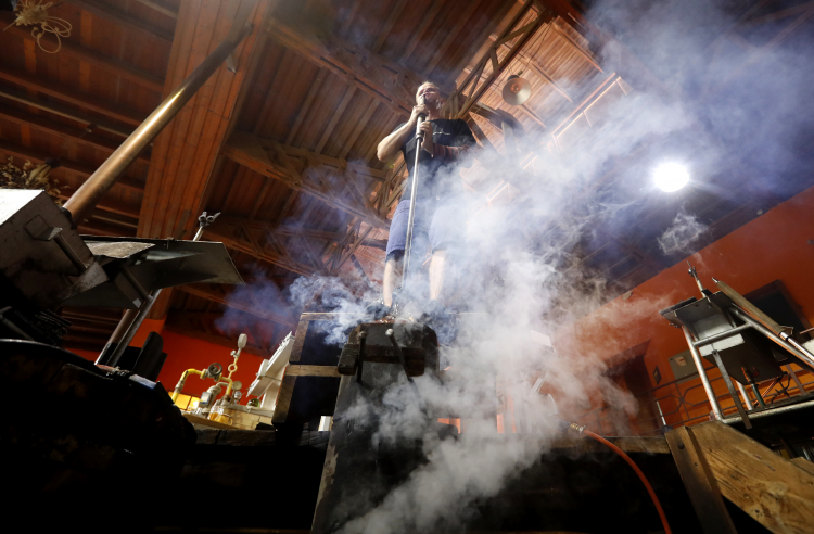 Can Electric Furnaces Provide the Heat for Glassmaking?