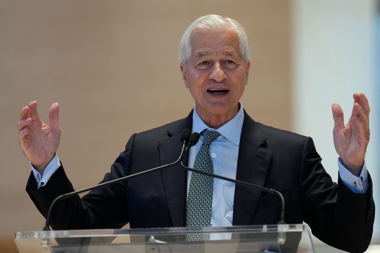 European Governments Must Listen to Jamie Dimon and Bill Gates