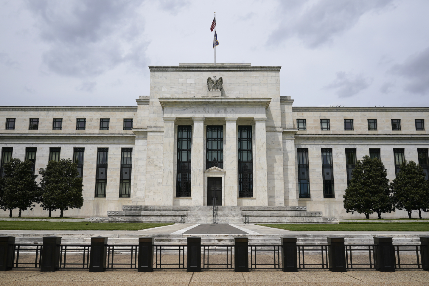 Bonds Won't Save You: The 60/40 Portfolio Died Years Ago