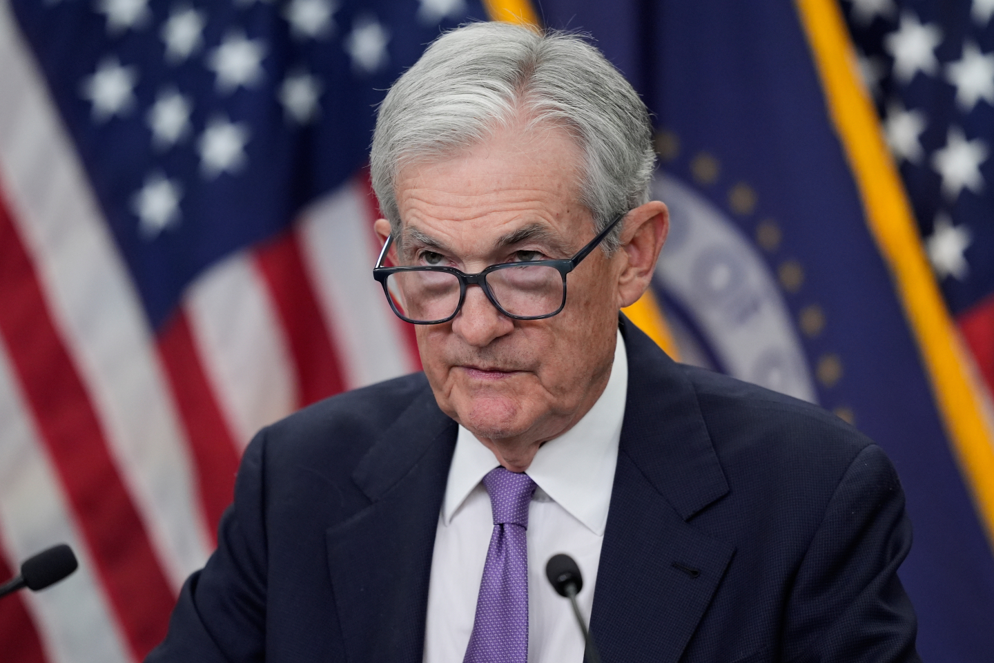 U.S. Central Bank Shows Divisions on Rates; Administration Rejects Iran Proposal; Apple Plans iOS Update