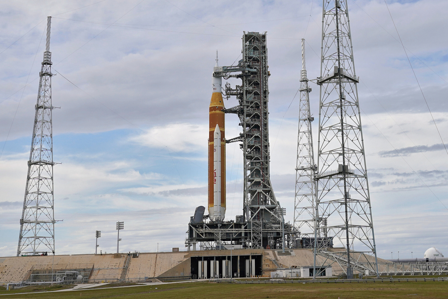NASA Fuels Up Its Moon Rocket. It's a Little Leaky | RealClearScience