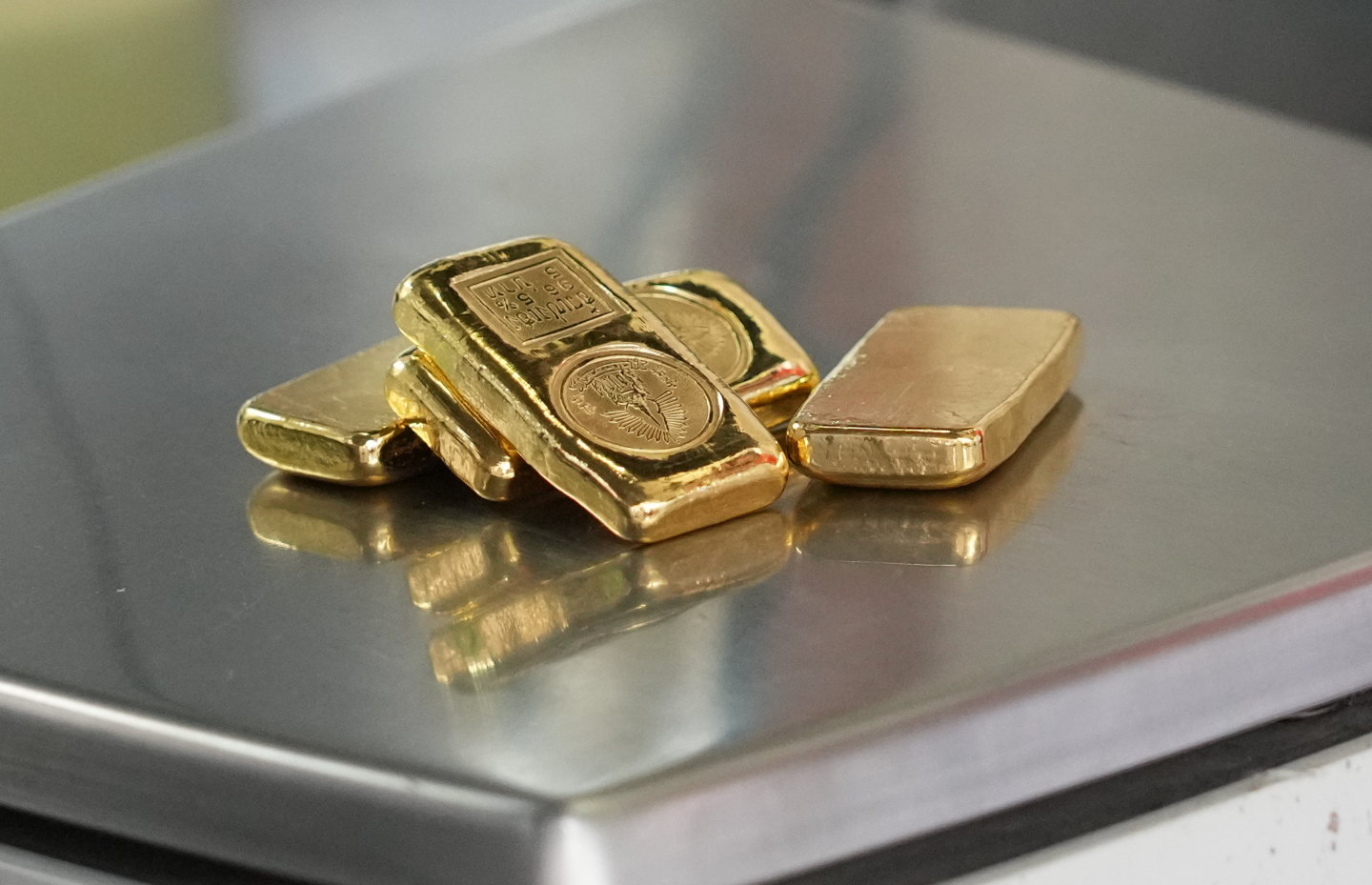 Scientists Found the Reason That Gold Refuses to Rust | RealClearScience