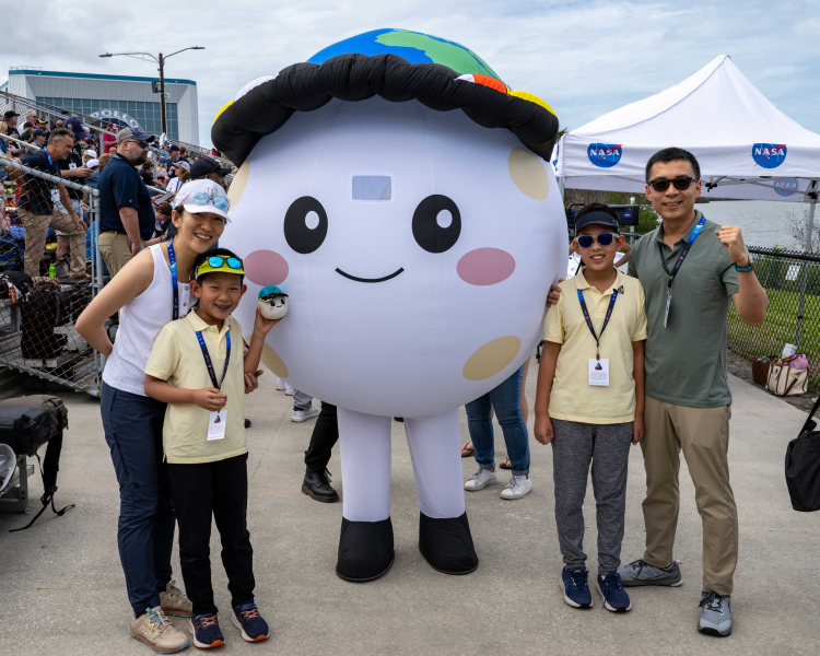 The Story of Rise, the Fluffy Astronaut