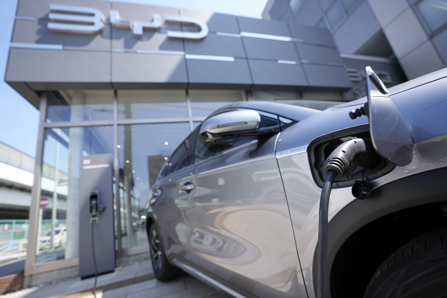 U.S.-CHINA Battery Tech Race Heats Up as National Security Priority