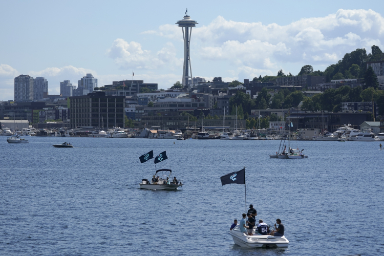 Scientists Explore 'Shipwreck City' in Popular Seattle Lake