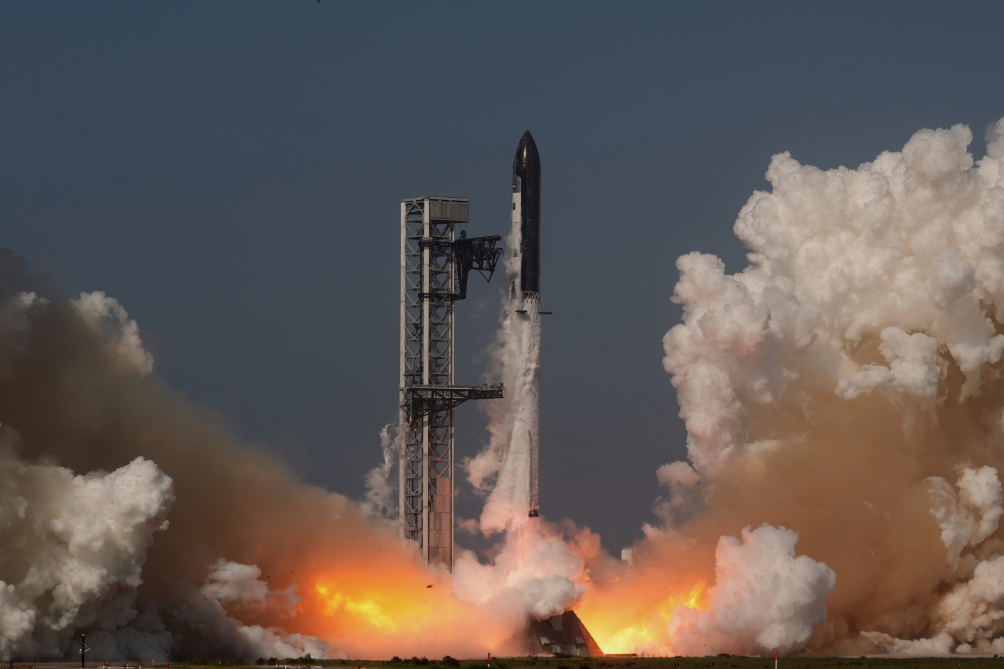 SpaceX Hype Spreads to Another Major Company