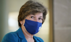 Weingarten Blames Screens, Not Herself, for Poor Test Scores