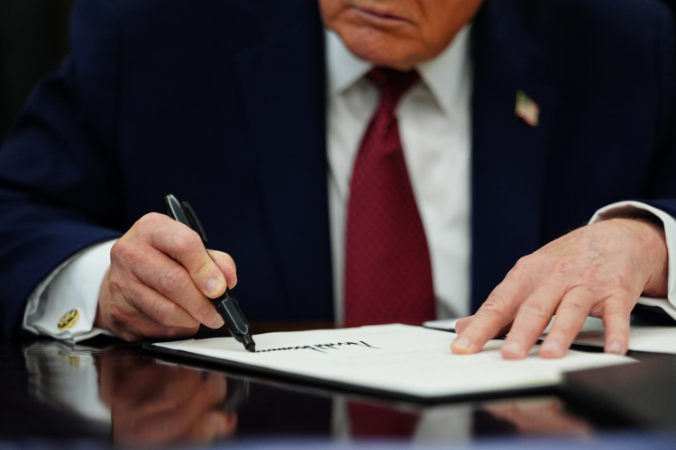 Trump’s AI Order Walks Tightrope Between West Wing Factions