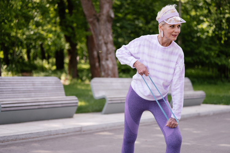 Older Adults Benefit From Just Four Minutes of Daily Resistance Training