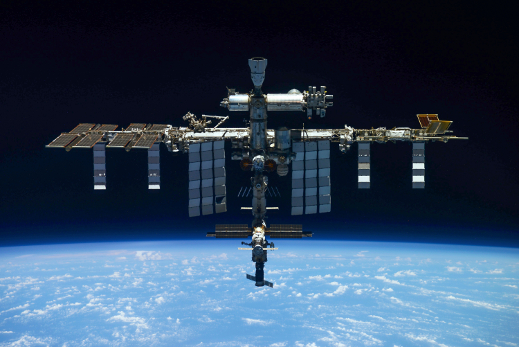 Russia to Finally Address Serious Space Station Cracks