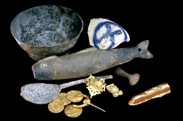 Archaeologists Identify Shipwreck Holding Bounty of Gold Coins