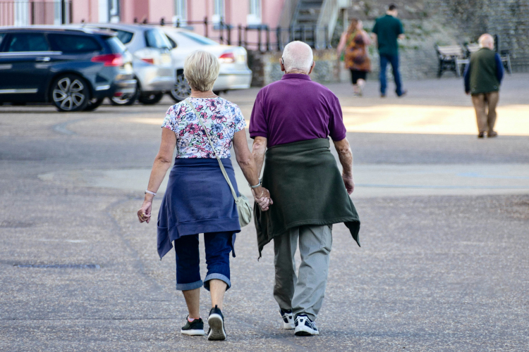 Fast Walkers in 80s Have Half the Risk of Cognitive Decline