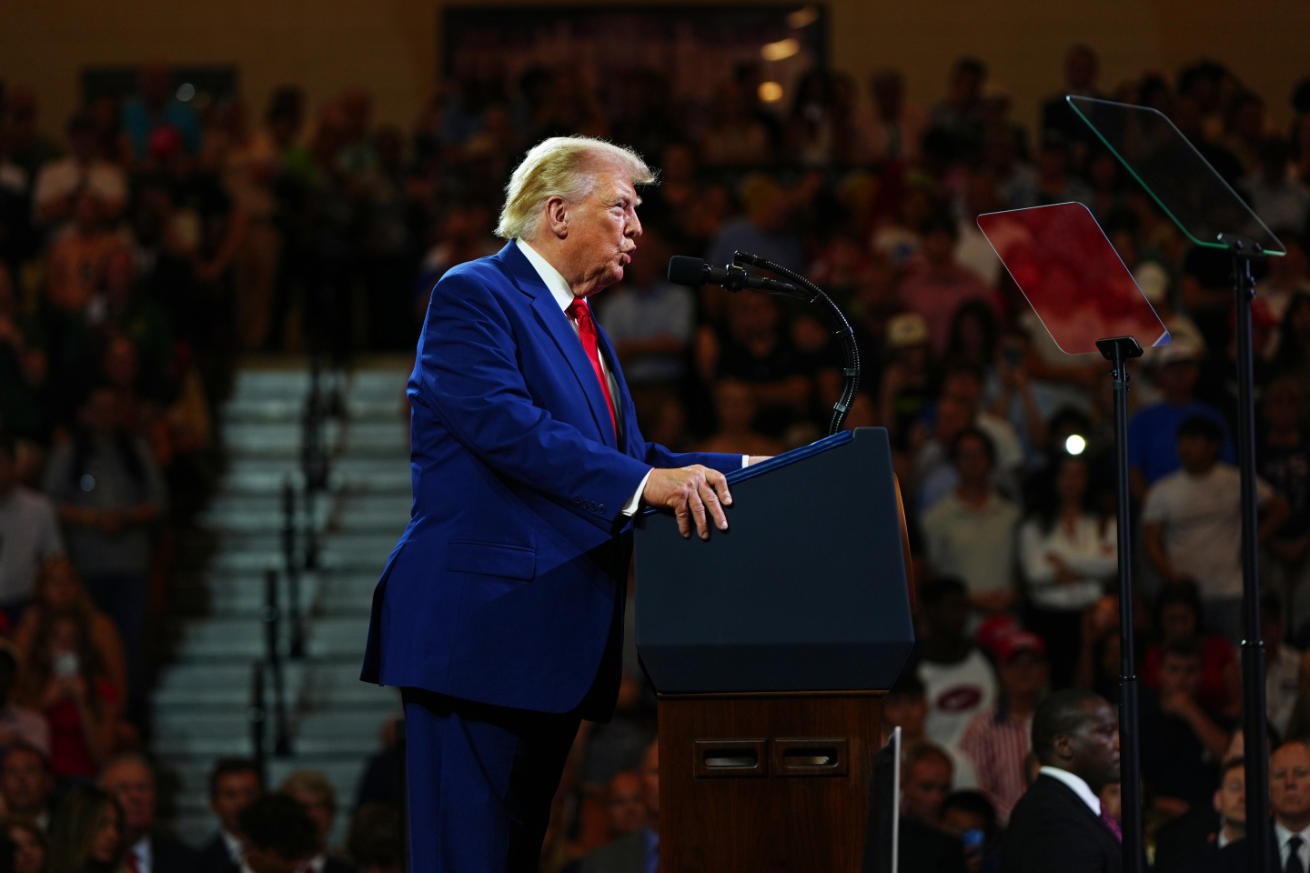 “Trump’s Patriotic Move Sparks Controversy: Selling Truth Social Posts – Is It Legal?”