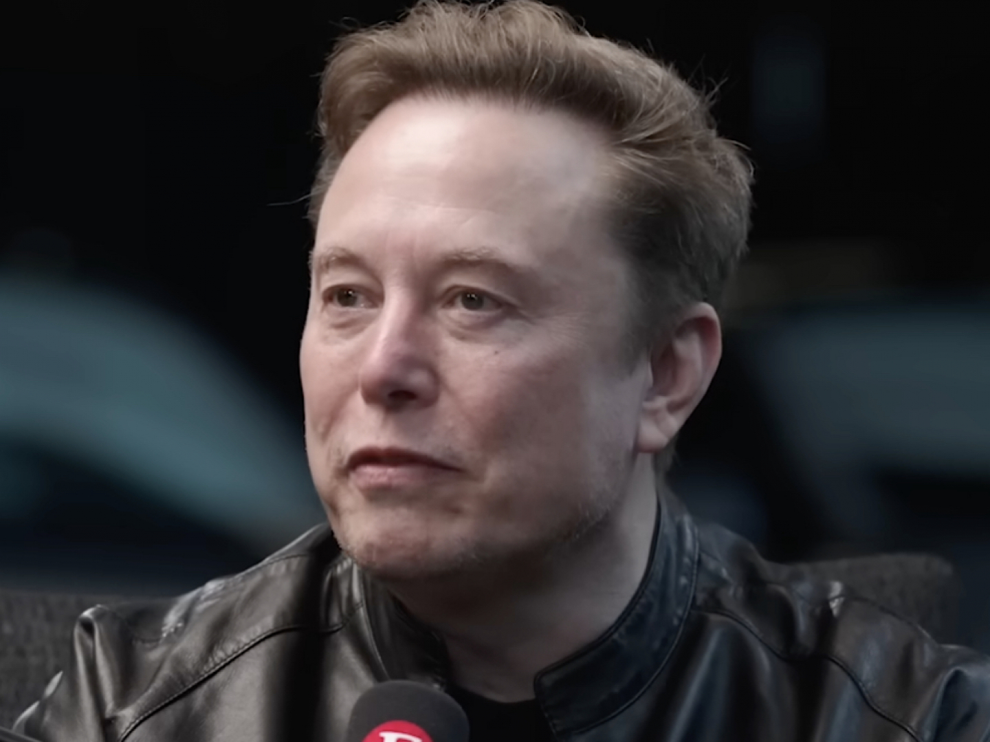 “Elon Musk Urged to Prioritize America in AI Race Over Telecom Battles”