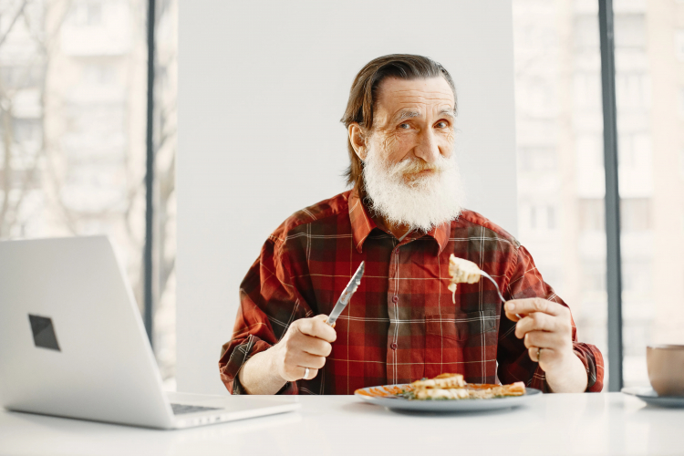 Restricting Eating Hours May Slow Cognitive Decline in Old Age