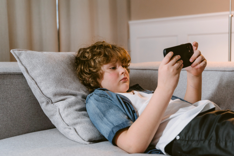Kids Who Start Social Media Earlier Do Worse Academically