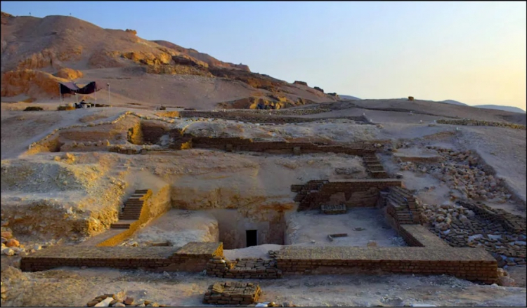 Ancient Egyptian Tomb Shows How Burial Trends Changed