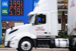 Diesel Supply Crunch Drives 5-15% Freight Surcharges | E-Commerce Logistics Impact 2025