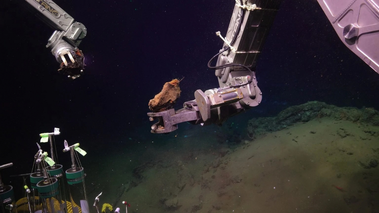 Deep-Sea Rocks Spontaneously Caught Fire in the Lab