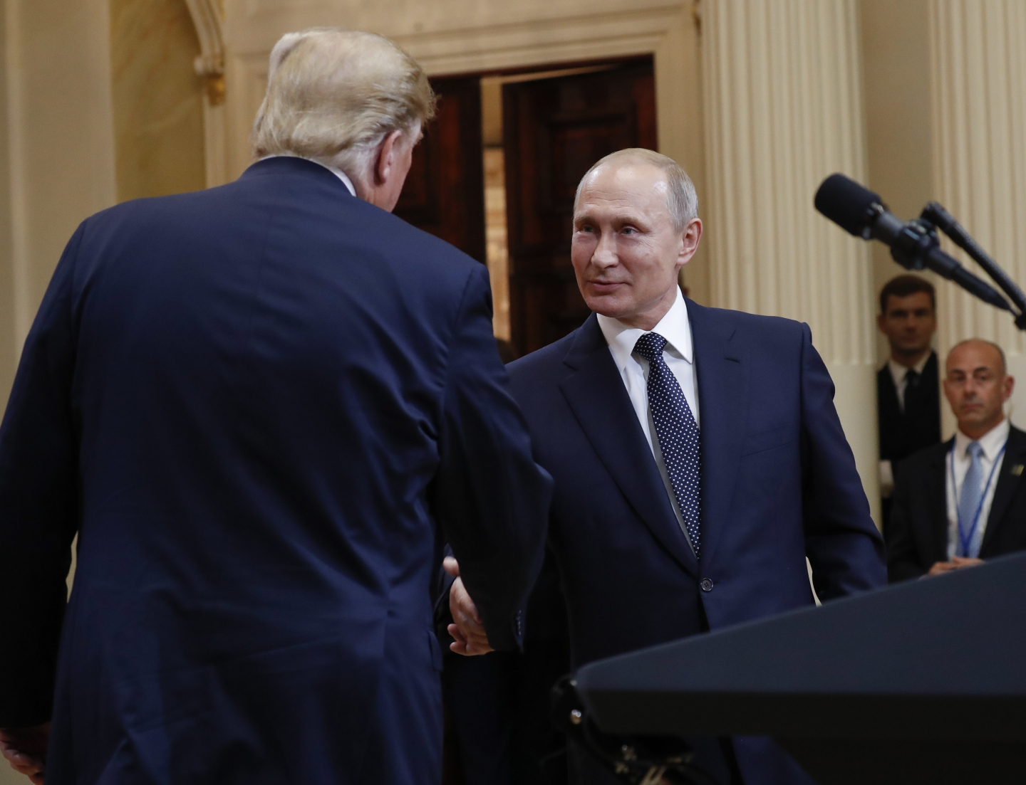 America Should Play Peacemaker in Ukraine