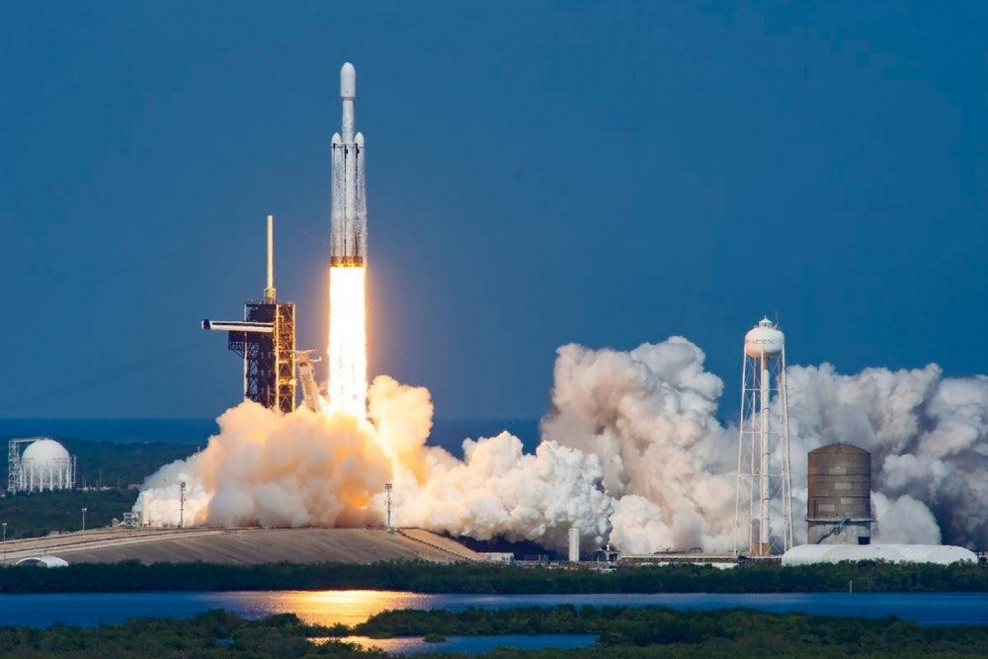 SpaceX No Longer Needs NASA & That’s A Problem